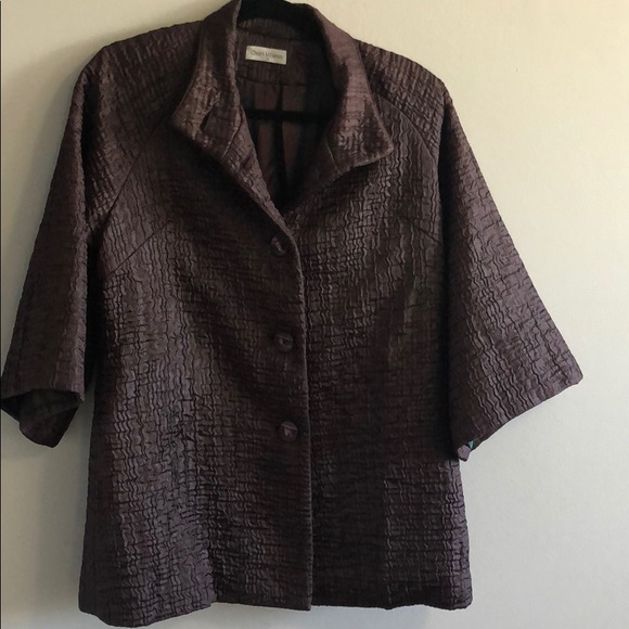 Designer coat with unique texture and lining - Picture 2 of 6